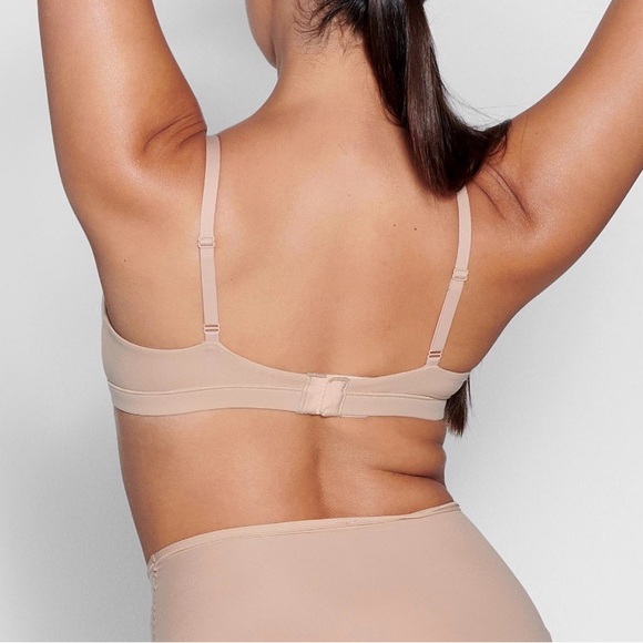 SKIMS FITS EVERYBODY’ CROSSOVER BRALETTE Seamless Tan Bralette - Picture 2 of 6